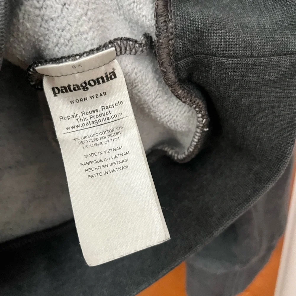 Patagonia Men's organic cotton quilted Dark Gray Crewneck Sweatshirt M